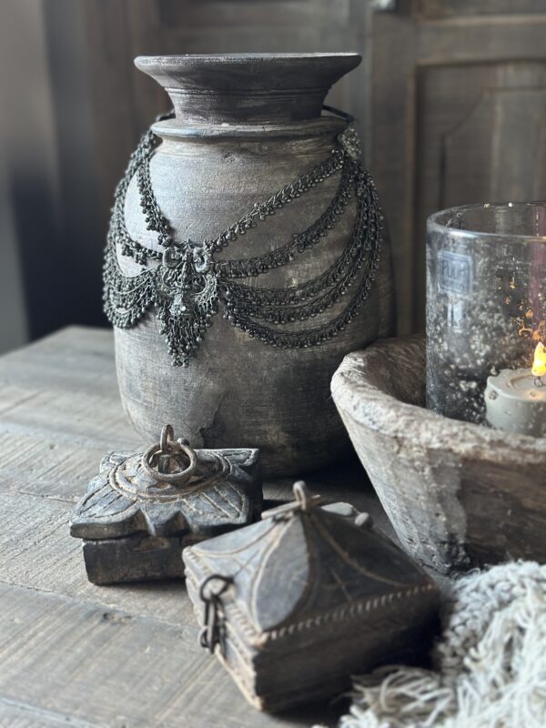 Oude Sobere Houten Kruik Met Ketting - Afbeelding 5