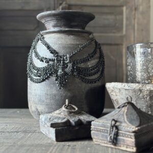 Oude Sobere Houten Kruik Met Ketting