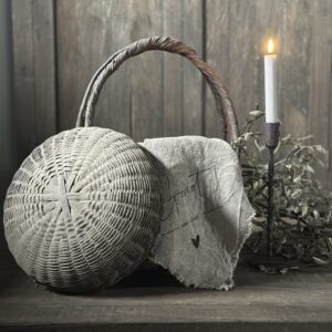 Oud Rieten Mandje Met Deksel  (D)